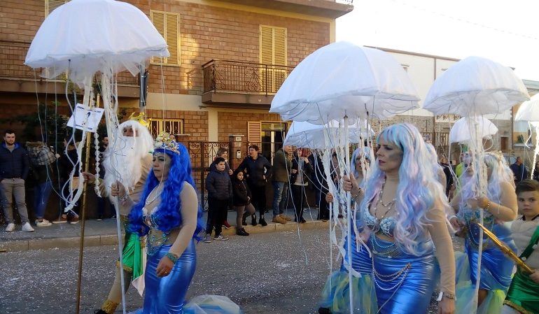 Bagno di folla per la serata di apertura del “Carnevale Bariese”