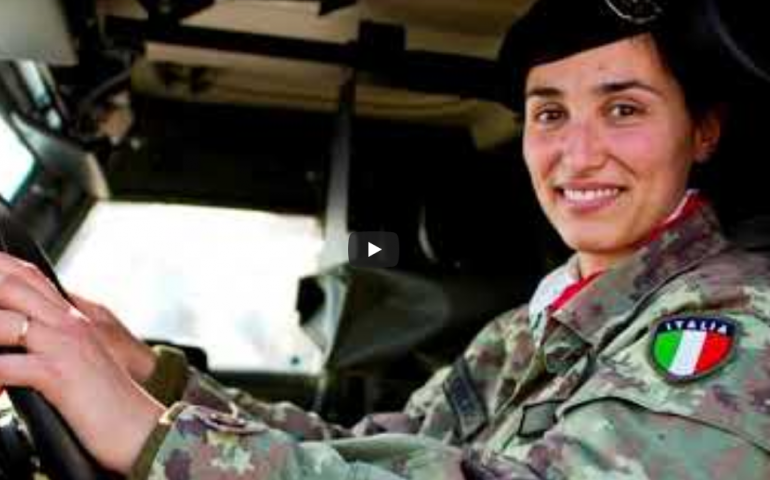 (VIDEO) Passione, orgoglio e femminilità: i “Diavoli Rosa” della Brigata Sassari