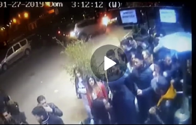 (VIDEO) «Tu qui non entri». Ubriaco mandato via dalla discoteca sale in auto e investe tutti