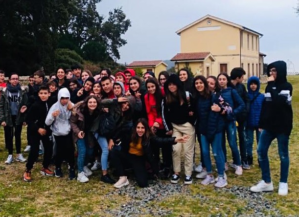 La fotonotizia. Gli studenti di Bosa in visita alla Stazione dell’arte di Ulassai