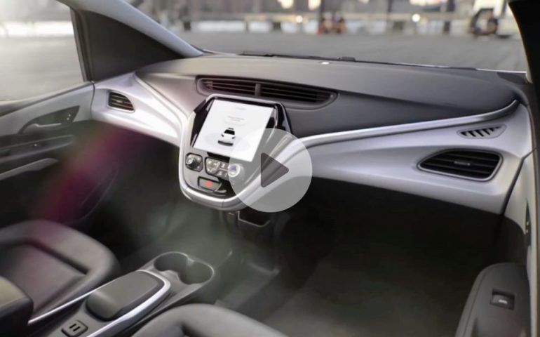 (VIDEO) Ecco a voi l’auto targata General Motors che si guida da sola senza volante né pedali