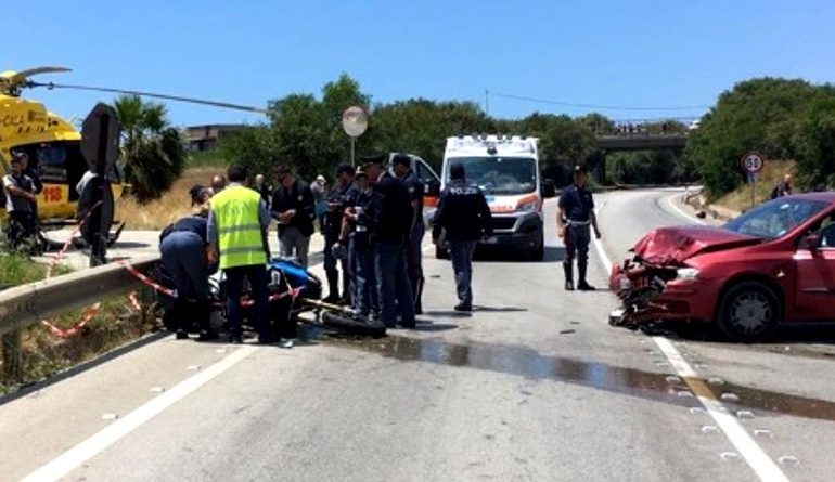 Gravissimo incidente al Giro d’Italia: auotomobilista forza un blocco e travolge motociclista del servizio d’ordine