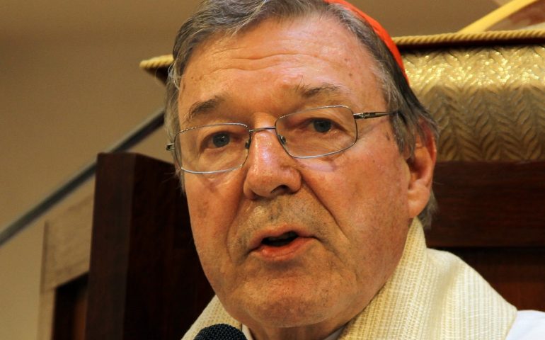 Pedofilia, il cardinale George Pell condannato a sei anni di carcere