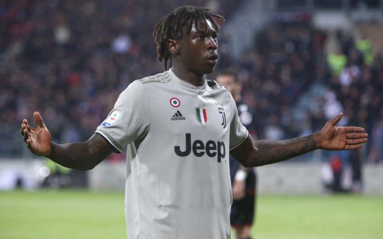 Tensioni nel finale di Cagliari-Juventus, Allegri categorico: “I razzisti non entrino mai più allo stadio”