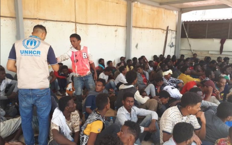 Migranti, tragico naufragio al largo della Libia, Unhcr: “114 persone disperse”