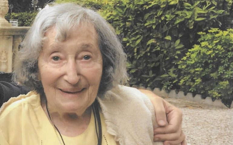 Sopravvissuta alla Shoah nazista, Mireille Knoll è morta a 85 anni in un incendio antisemita