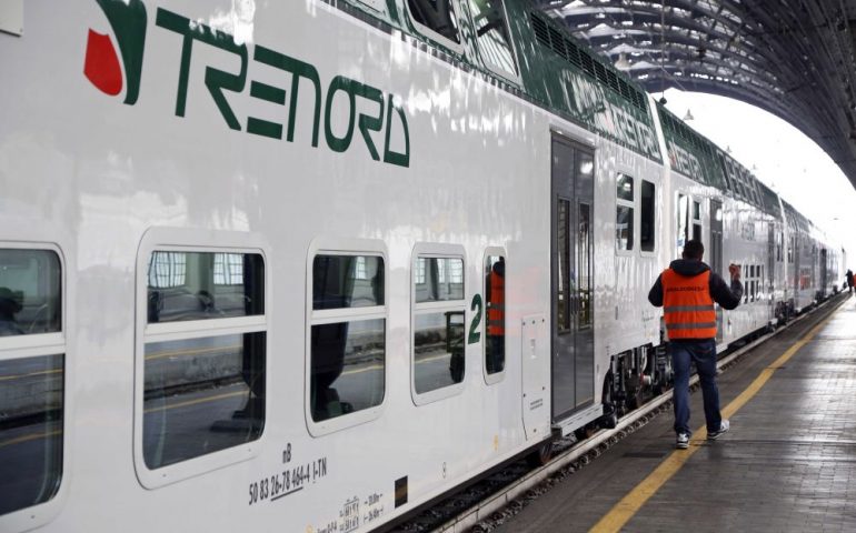Milano, annuncio choc a bordo di un treno: “Zingari scendete, avete rotto i c…”