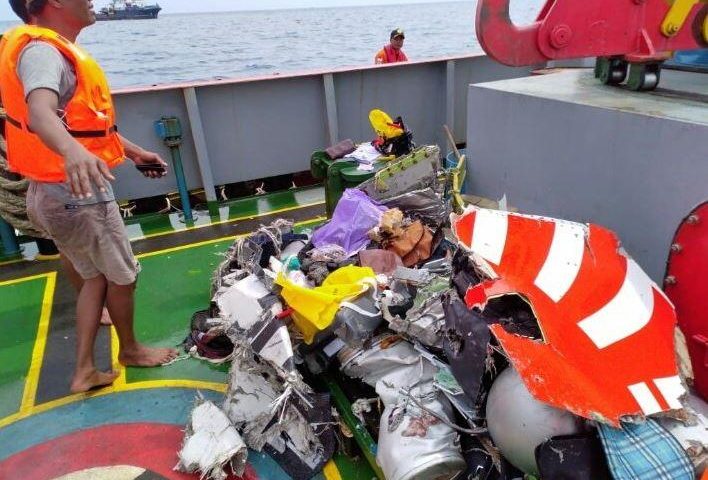 Tragedia aerea in Indonesia: precipita Boeing con quasi 190 passeggeri. A bordo anche un italiano