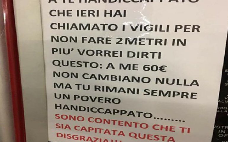 Automobilista insulta il disabile che lo aveva fatto multare. Aperta un’inchiesta per “diffamazione aggravata”