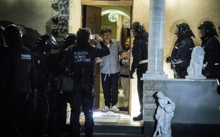 Roma: blitz contro i Casamonica. Sgomberate otto ville abusive nel “borghetto del Quadraro”. Seicento vigili in azione