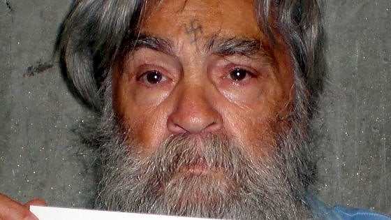 È morto Charles Manson: il guru della “Family”, setta satanica tra le più sanguinarie degli Usa