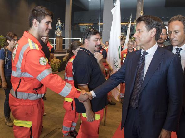 Genova, domani primi appartamenti per gli sfollati. Conte: «Non lasciamo sola Genova»