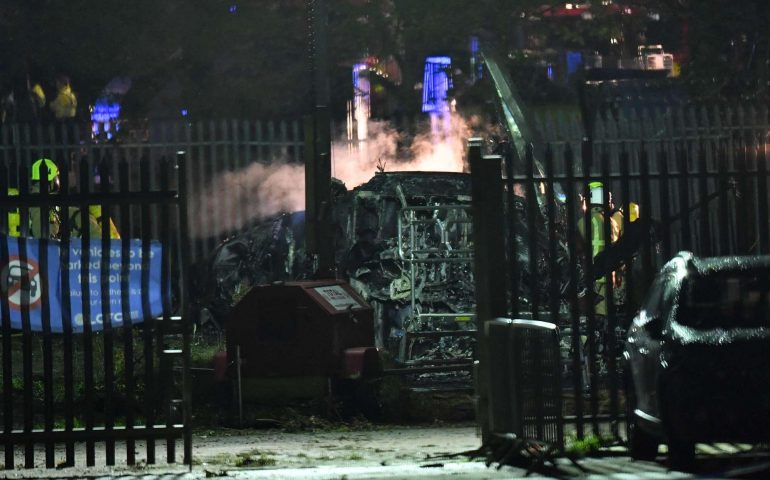 Tragico incidente in GB: l’elicottero del patron del Leicester si schianta e va a fuoco