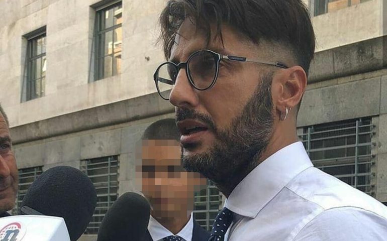 Condanna ridotta a sei mesi per Fabrizio Corona: «Dedico la vittoria a mio figlio»