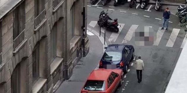 Di nuovo paura a Parigi. Colpisce i passanti con un coltello: ecco chi è l’assalitore