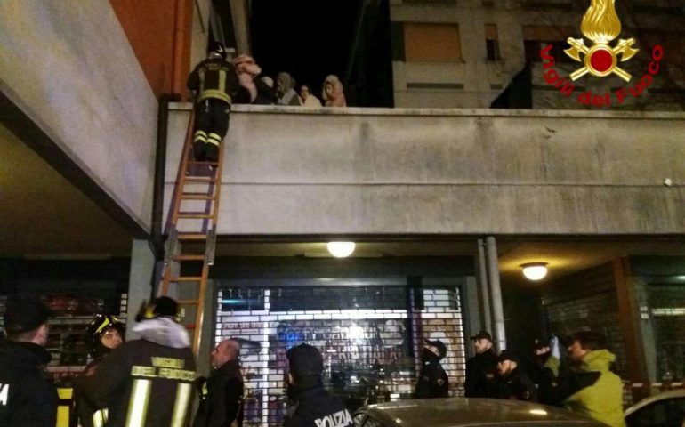 Inferno di fuoco a Reggio Emilia: muoiono marito e moglie. 40 intossicati