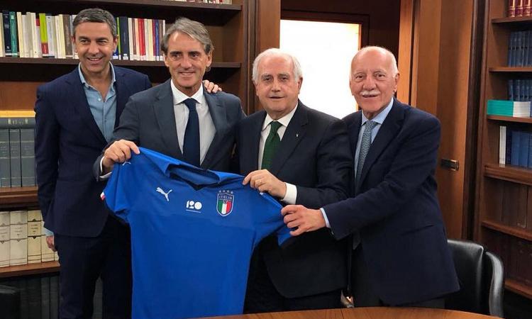 Roberto Mancini è il nuovo allenatore della Nazionale azzurra: è ufficiale