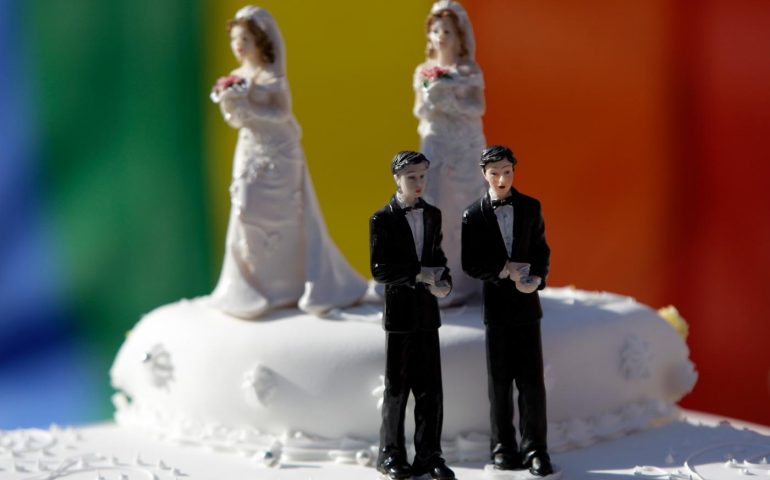Matrimoni omosessuali. Sentenza storica dell’Ue: devono essere riconosciuti in tutti gli Stati membri