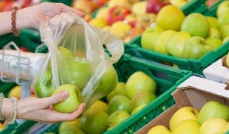 Sacchetti bio per frutta e verdura: i clienti possono portarli da casa