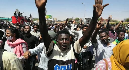 Colpo di Stato in Sudan: Bashir si dimette e per le strade si festeggia