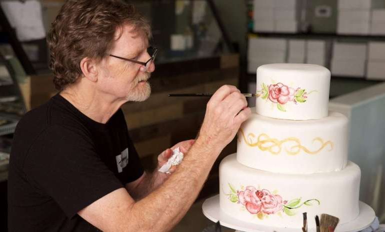 Usa, si rifiuta di fare una torta per nozze gay, il Tribunale gli dà ragione
