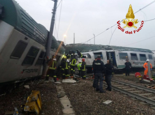 Deraglia il treno dei pendolari in Lombardia: due morti e feriti gravi