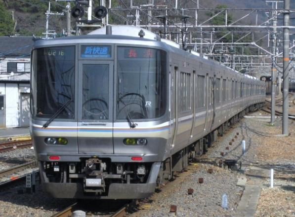 Giappone: il treno parte 25 secondi prima del previsto e l’azienda si scusa con i viaggiatori