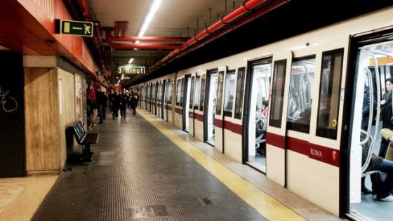 Roma: muore una donna incastrata sotto il convoglio della metropolitana