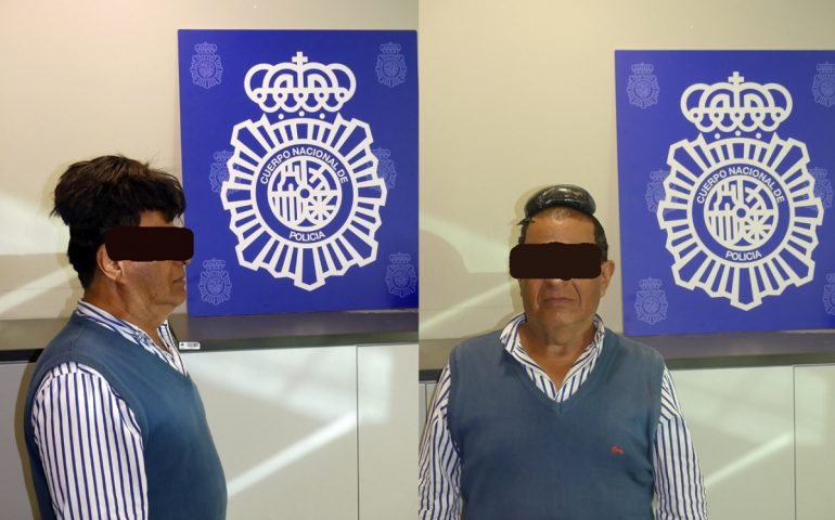 Spagna: trafficante colombiano nasconde mezzo chilo di cocaina sotto il parrucchino