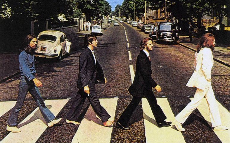 Abbey Road: 50 anni fa veniva scattata una delle foto più famose dei Beatles e di tutti i tempi