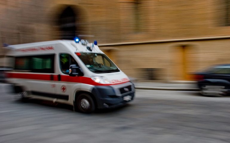 Ambulantzia cun supra unu mortu, leada unu toffu e su coro de s’omine torrada a partire po unu miraculu