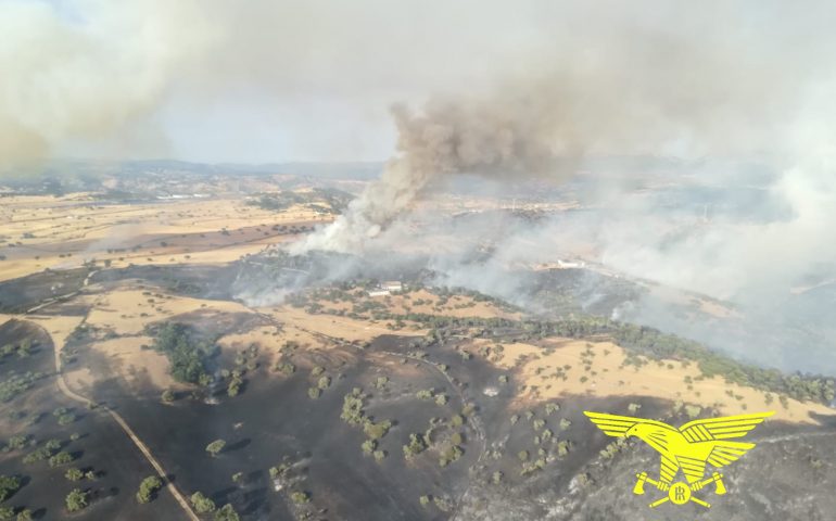 (VIDEO) Barbagia in fiamme: 1000 ettari incendiati a Bitti, malore per un agente del Corpo Forestale