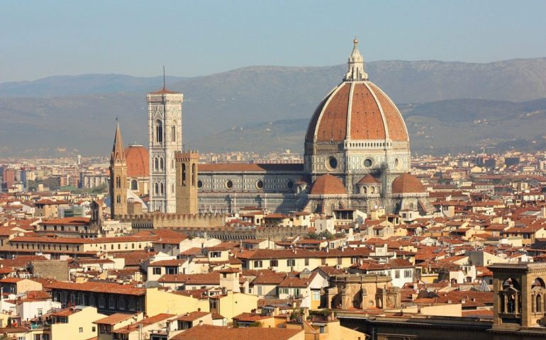 Mistero a Firenze. Due fratelli trovati morti in una camera d’albergo