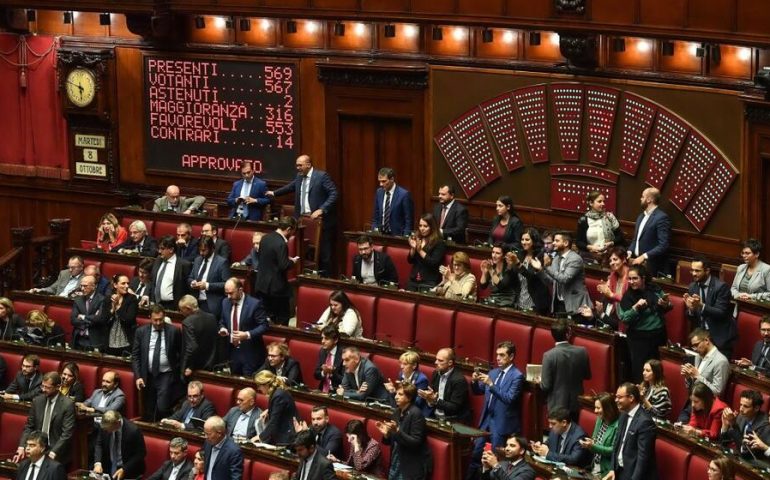 Camera, il taglio dei parlamentari è legge