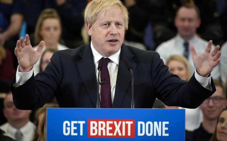 ‘Bye bye’ Europa: nel Regno Unito stravince Johnson, la Brexit è vicina