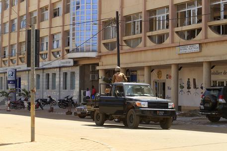 Attacco jihadista in una chiesa in Burkina Faso: giustiziati 14 fedeli tra cui bambini