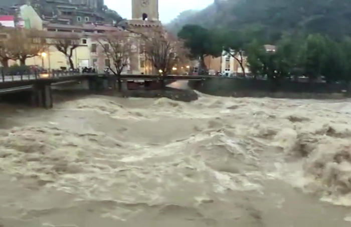 Il maltempo si abbatte sulla Liguria, onde alte 7 metri, esondazioni e frane, si teme per la notte