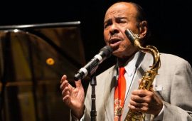 Foto del del musicista statunitense Benny Golson, mito del jazz.
