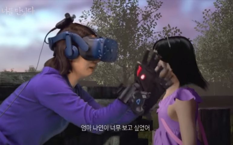 Madre sudcoreana incontra la figlia morta grazie alla realtà virtuale in un documentario.