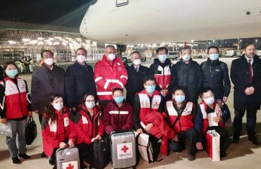 La delegazione della Croce Rossa cinese atterrata a Fiumicino