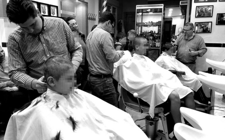 Madrid: a 11 anni deve affrontare la chemio, tutti gli amici si rasano i capelli
