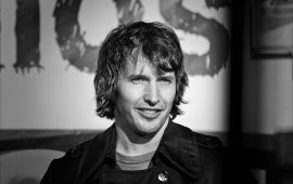 Immagine del famoso cantautore britannico James Blunt che questa estate si esibirà a Pula.