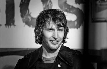 Immagine del famoso cantautore britannico James Blunt che questa estate si esibirà a Pula.