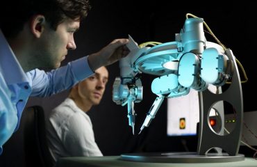 Nella foto: il robot Musa, la prima macchina utilizzata per la super-microchirurgia.
