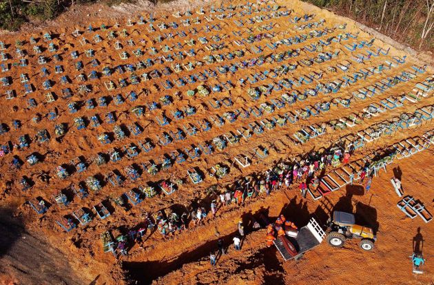 Fosse comuni pronte anche in Brasile: a San Paolo e in Amazzonia cimiteri a rischio collasso