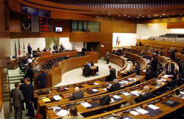 Immagine della sala del Consiglio Regionale della Sardegna.