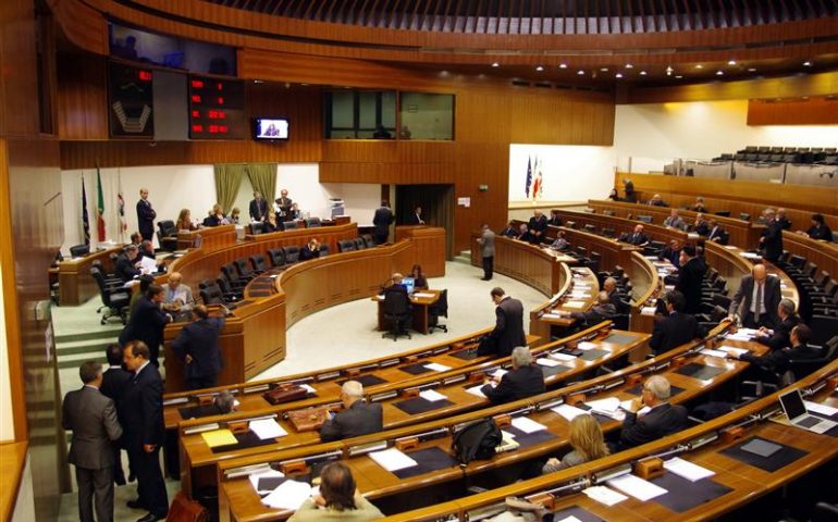 Immagine della sala del Consiglio Regionale della Sardegna.