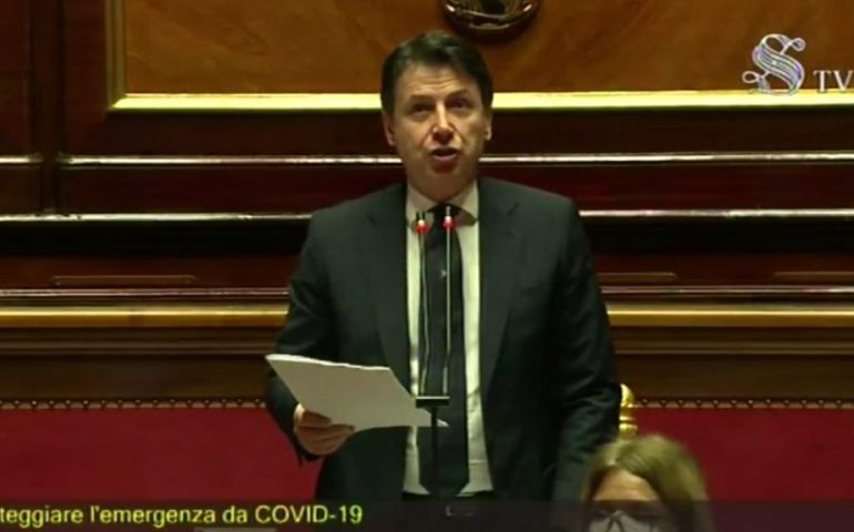 Conte in diretta dal Senato: «Stiamo elaborando un programma di progressive riaperture»