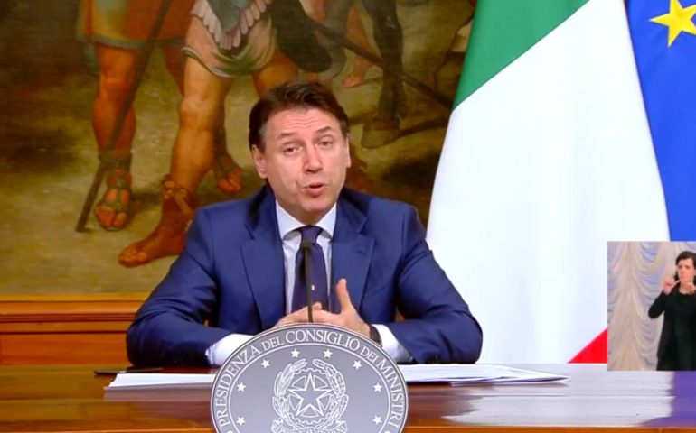 Conte: prolungamento chiusure fino al 3 maggio. Dal 14 aprile serrande aperte per cartolerie, librerie e negozi per neonati