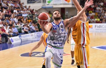 Immagine di repertorio del campionato di basket '19/'20. Inazione la Dinamo Sassari contro Pesaro.